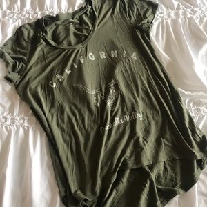 Adorable basic olive green tee 💚